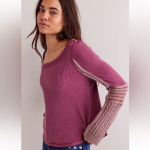 NWT. We The Free Swinging Cable Cuff in
Vineyard Grape Combo Size: S, M
